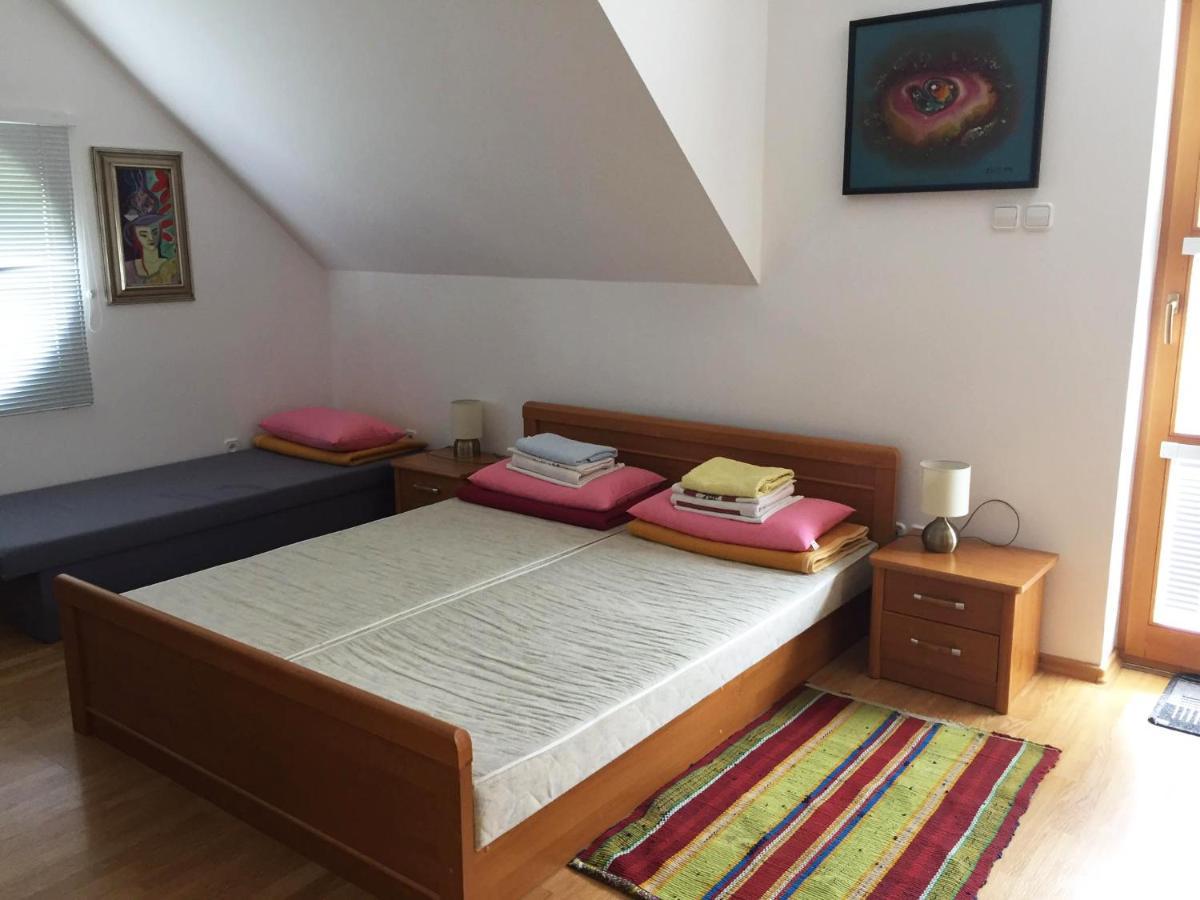 Apartman Triga Snina Exteriör bild