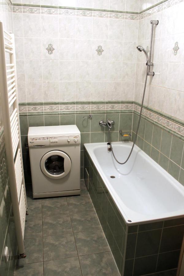 Apartman Triga Snina Exteriör bild