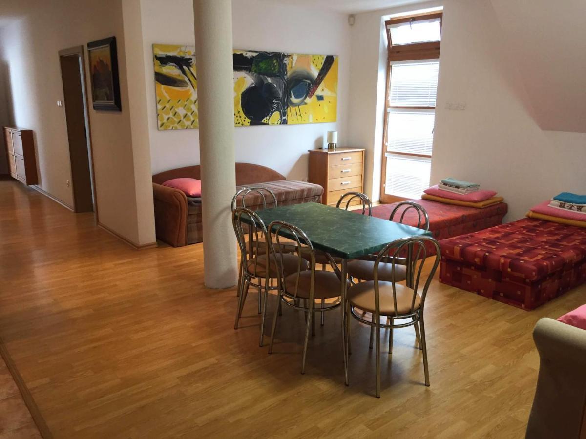 Apartman Triga Snina Exteriör bild