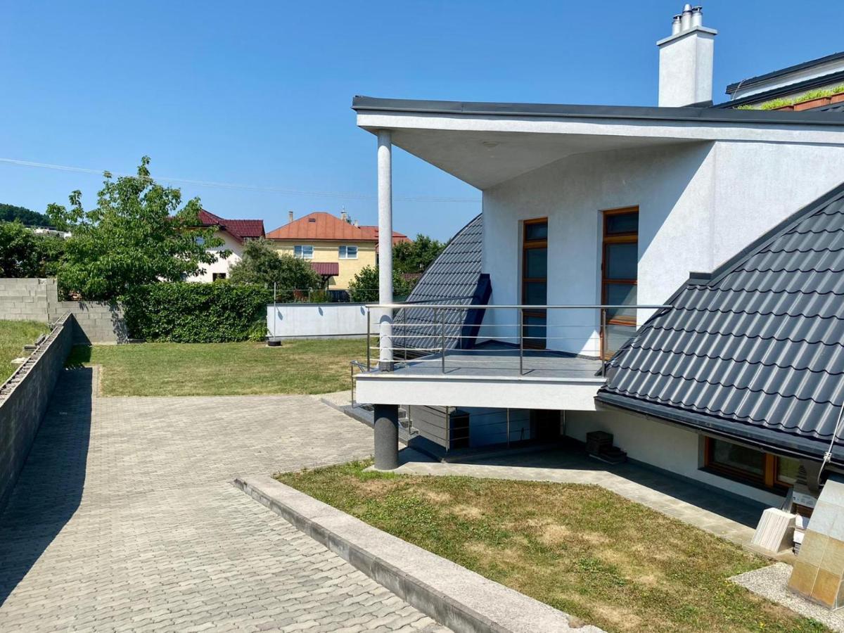 Apartman Triga Snina Exteriör bild