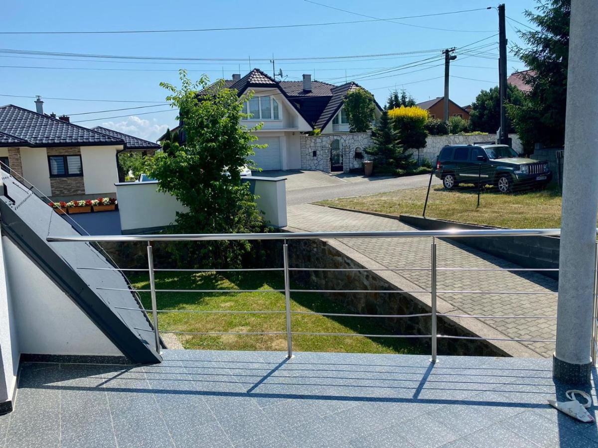 Apartman Triga Snina Exteriör bild